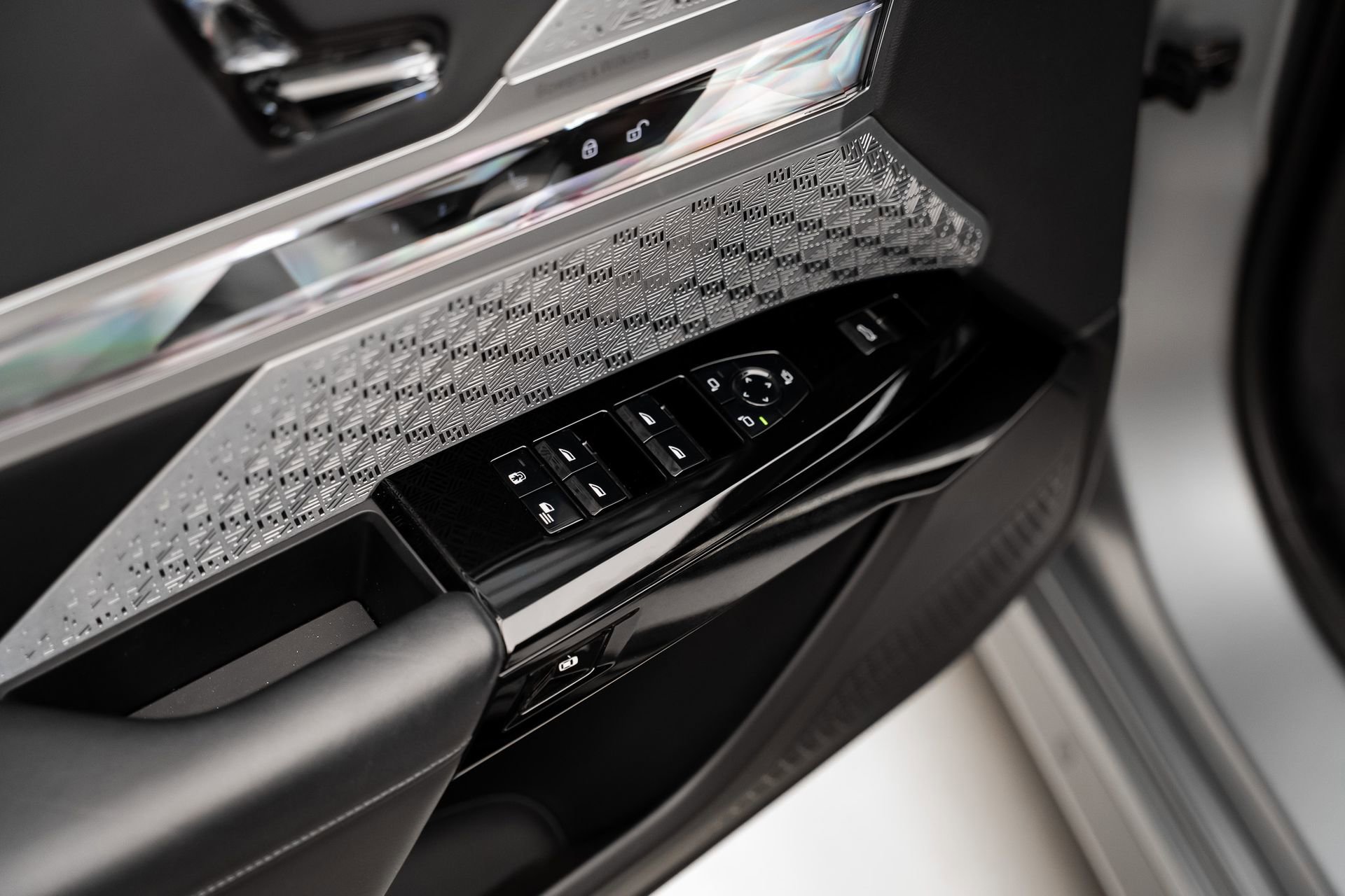 Used 2023 BMW 760i xDrive w/ Executive Package image 57