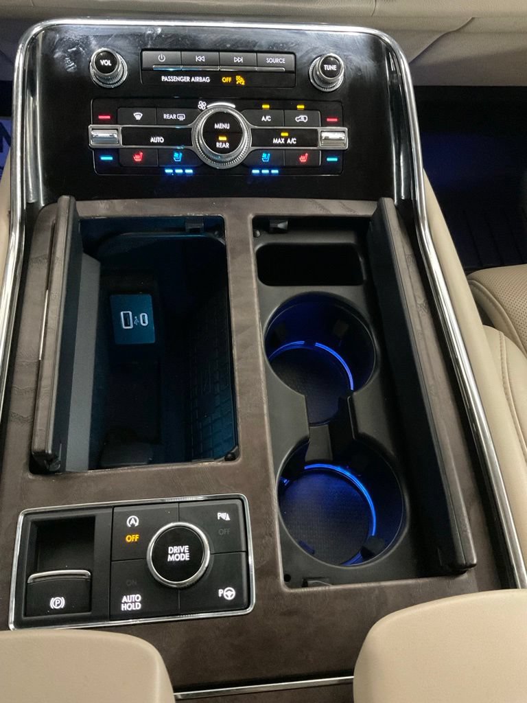 Used 2021 Lincoln Navigator Reserve w/ Luxury Package AWD/4WD image 22