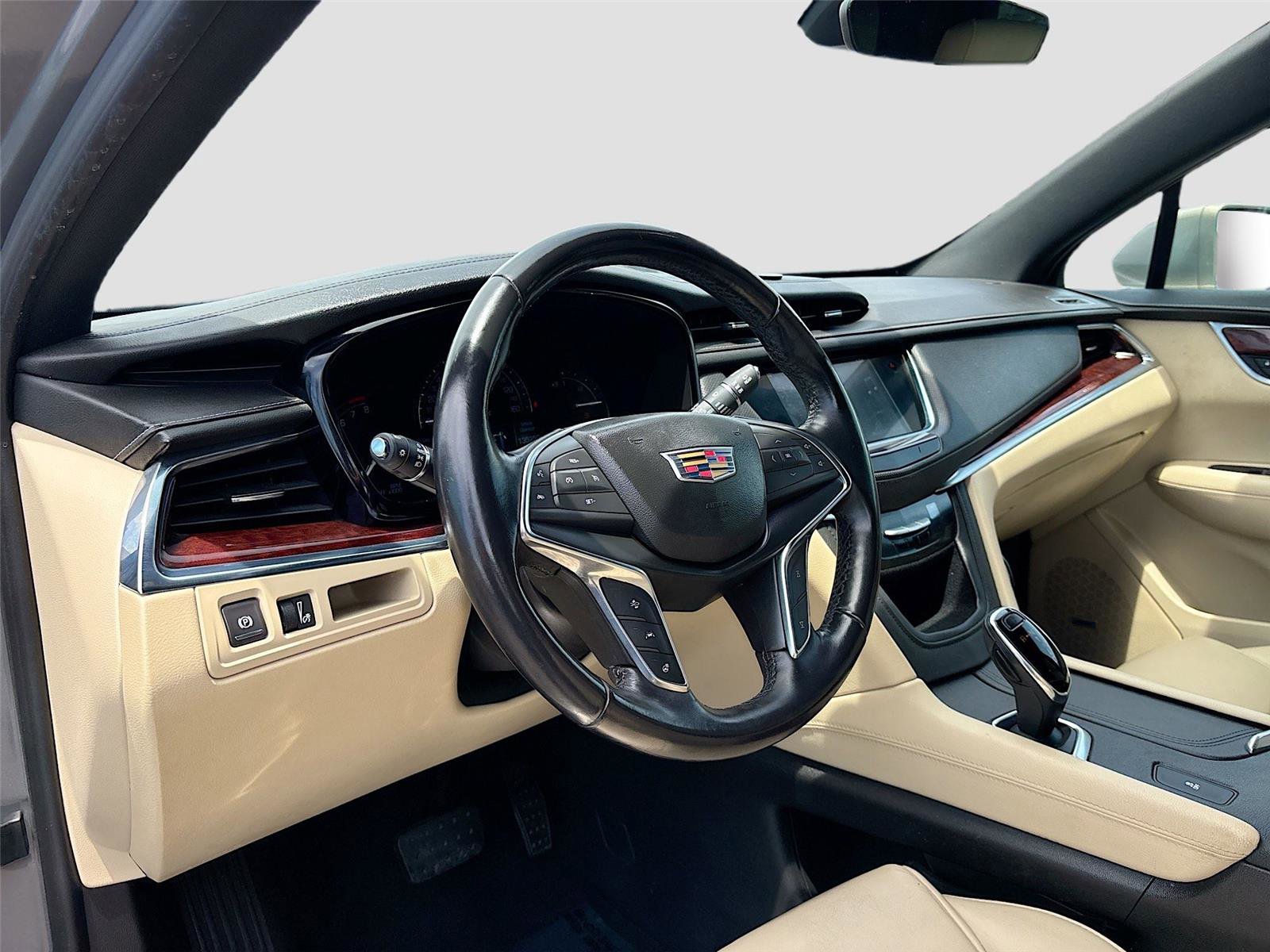 Used 2018 Cadillac XT5 Luxury w/ Driver Awareness Package image 10