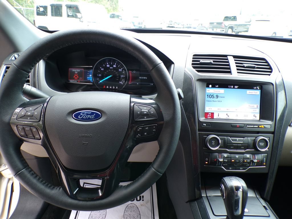 Used 2018 Ford Explorer XLT w/ Equipment Group 202A FWD image 10