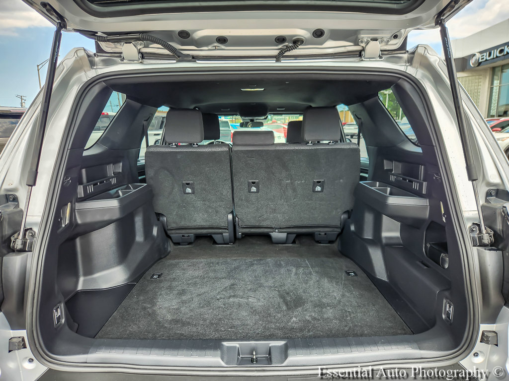 Used 2025 Toyota 4Runner SR5 AWD/4WD image 17