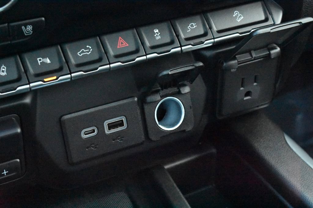 Certified 2022 Chevrolet Silverado 2500 LTZ w/ LTZ Plus Package image 26