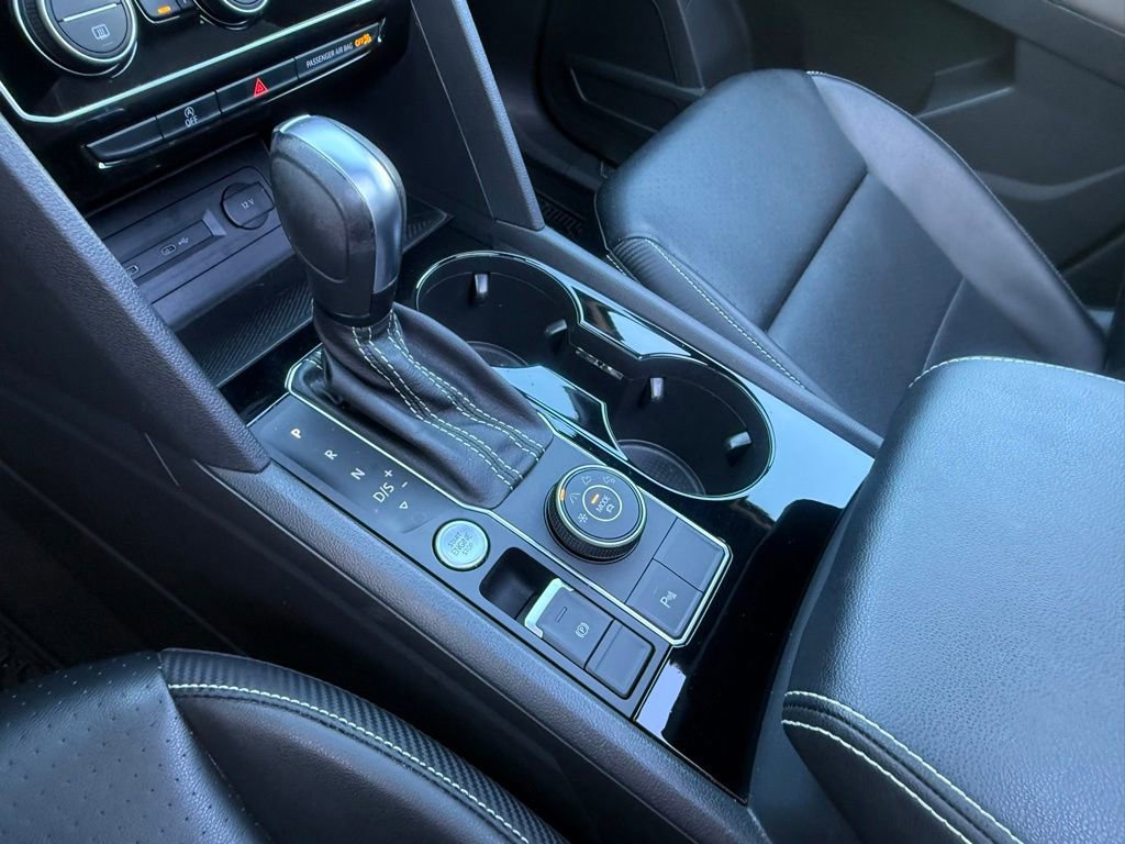 Used 2022 Volkswagen Atlas Cross Sport SEL R-Line image 31