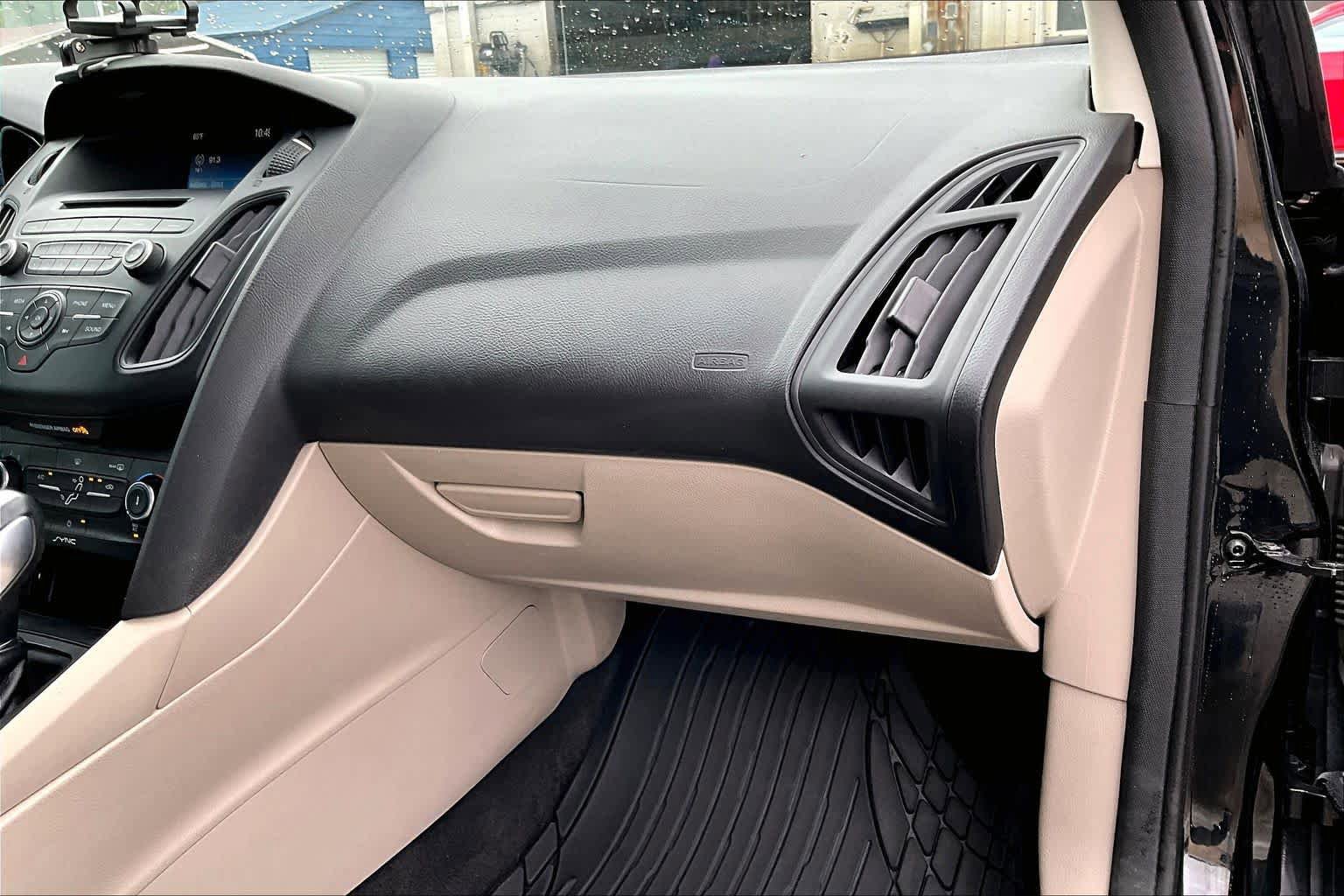 Used 2015 Ford Focus SE FWD image 19
