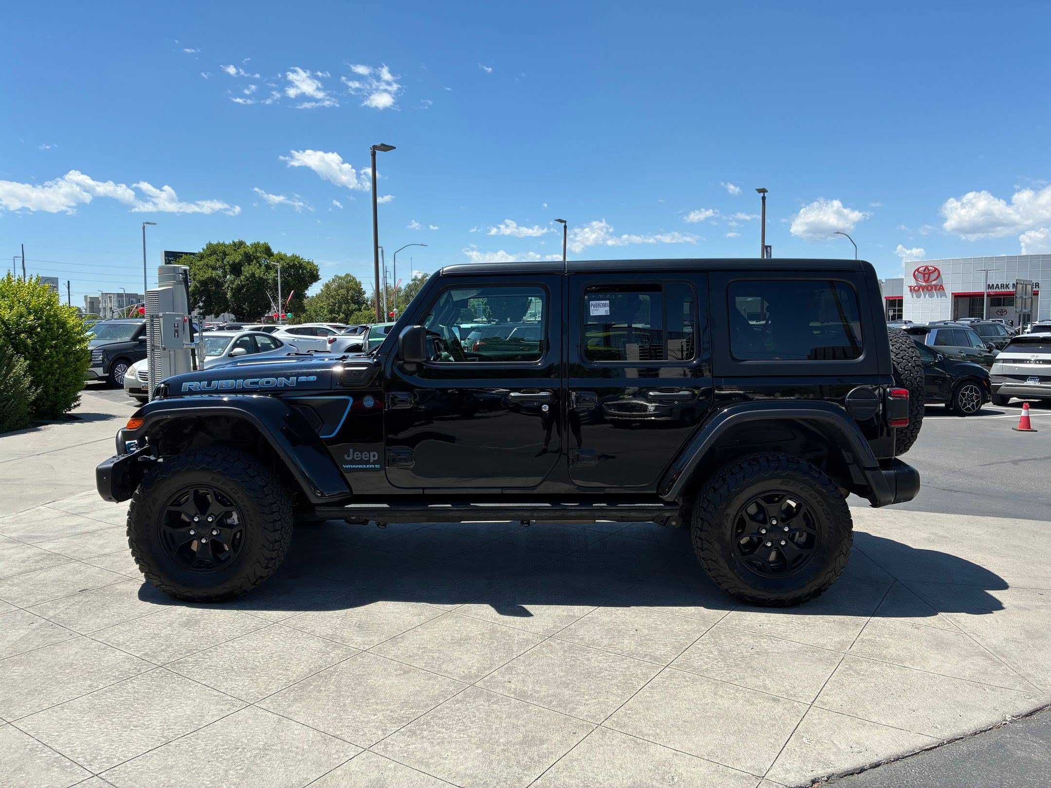 Used 2023 Jeep Wrangler Unlimited Rubicon 4xe AWD/4WD image 9