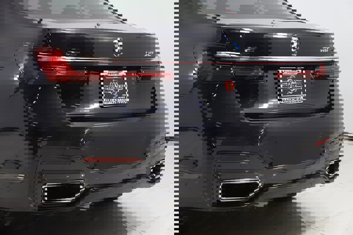 Used 2022 BMW 750i xDrive w/ M Sport Package image 29