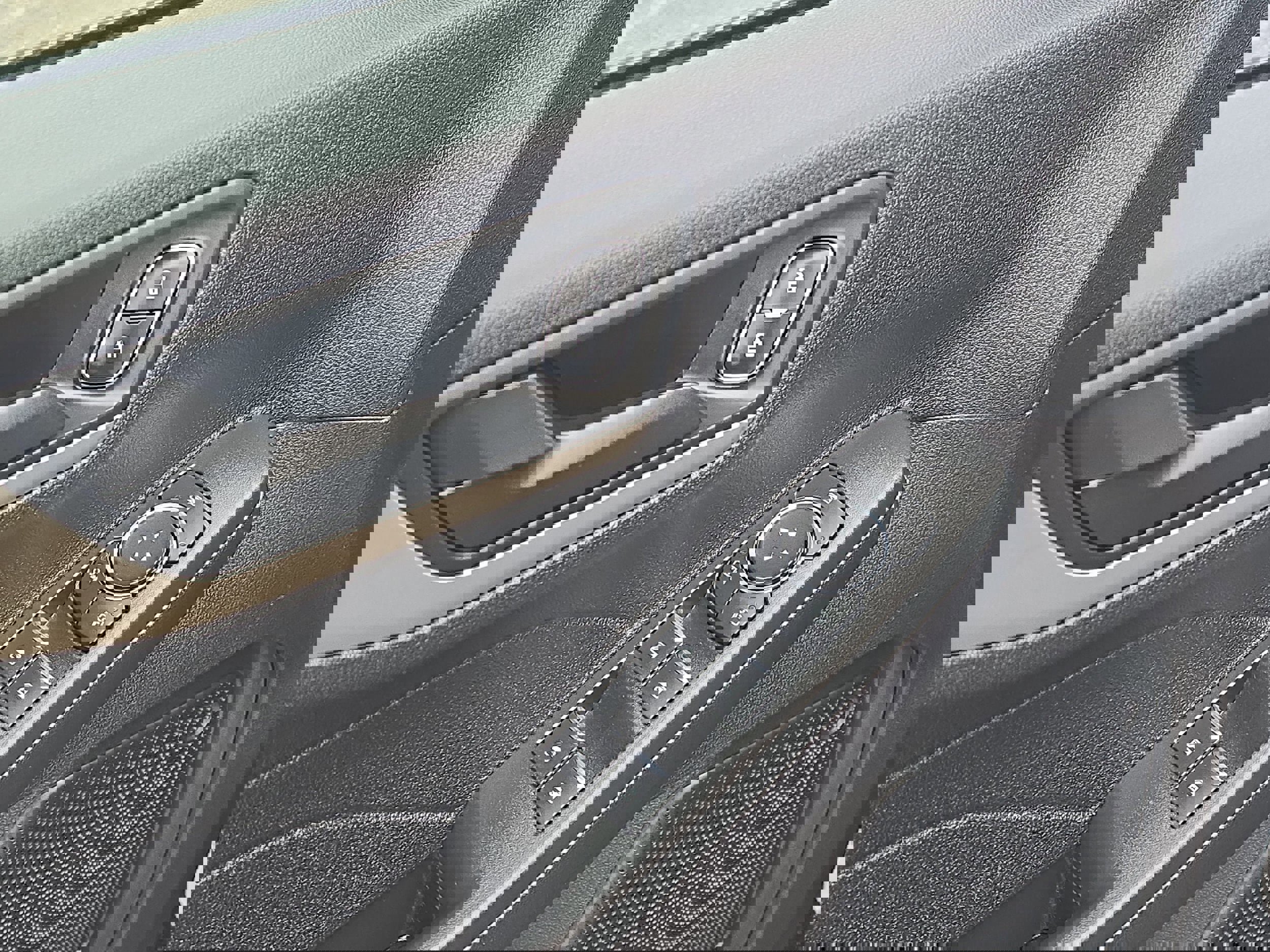 Certified 2022 Ford Escape SE w/ SE Sport Appearance Package image 20