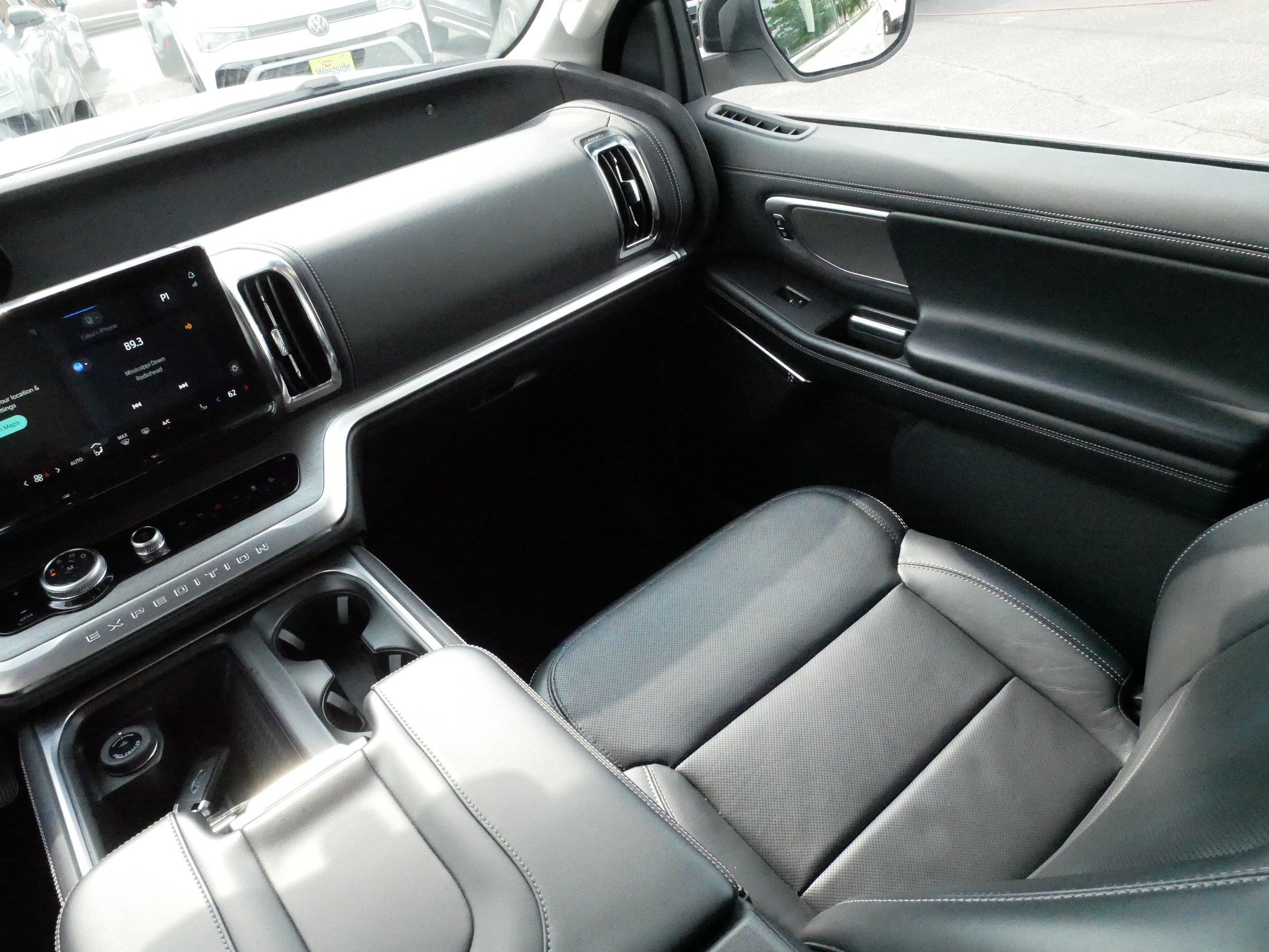 Used 2025 Ford Expedition Platinum AWD/4WD image 11