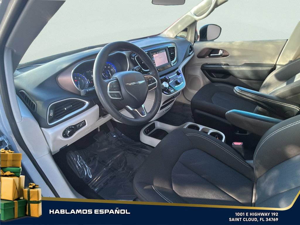 Used 2022 Chrysler Voyager LX image 15