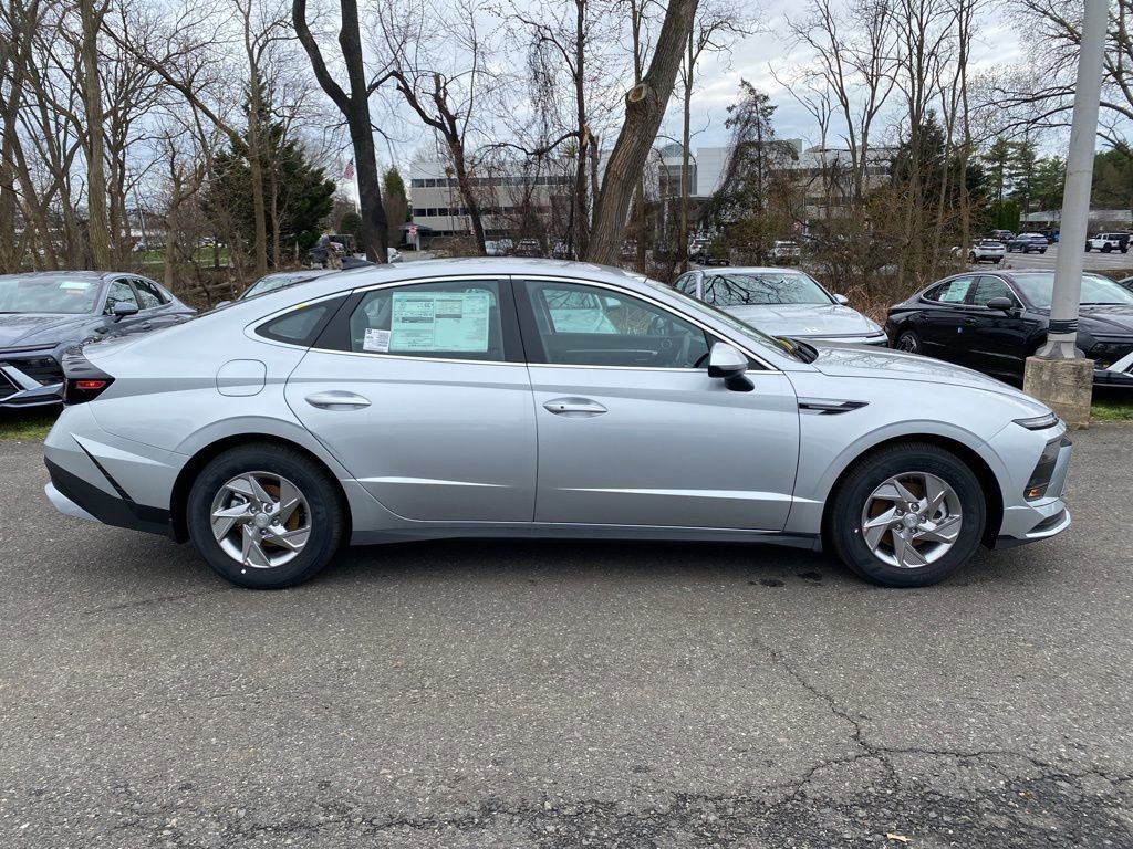 New 2026 Hyundai Sonata SE FWD image 2