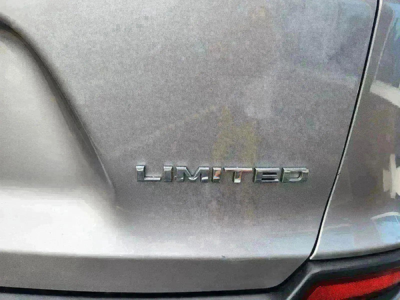 Used 2019 Jeep Cherokee Limited image 28