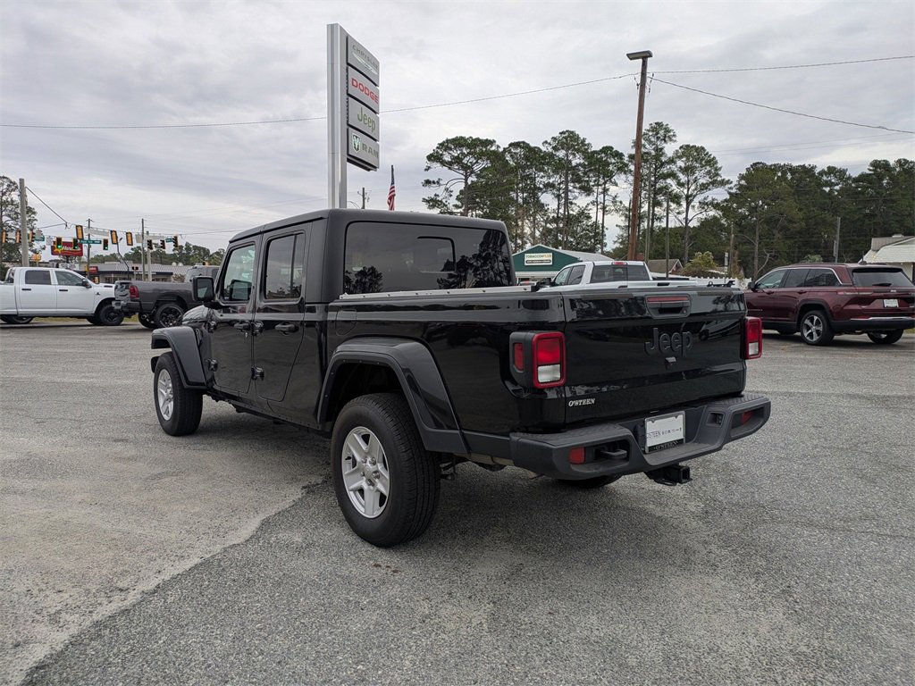 Used 2022 Jeep Gladiator Sport image 6