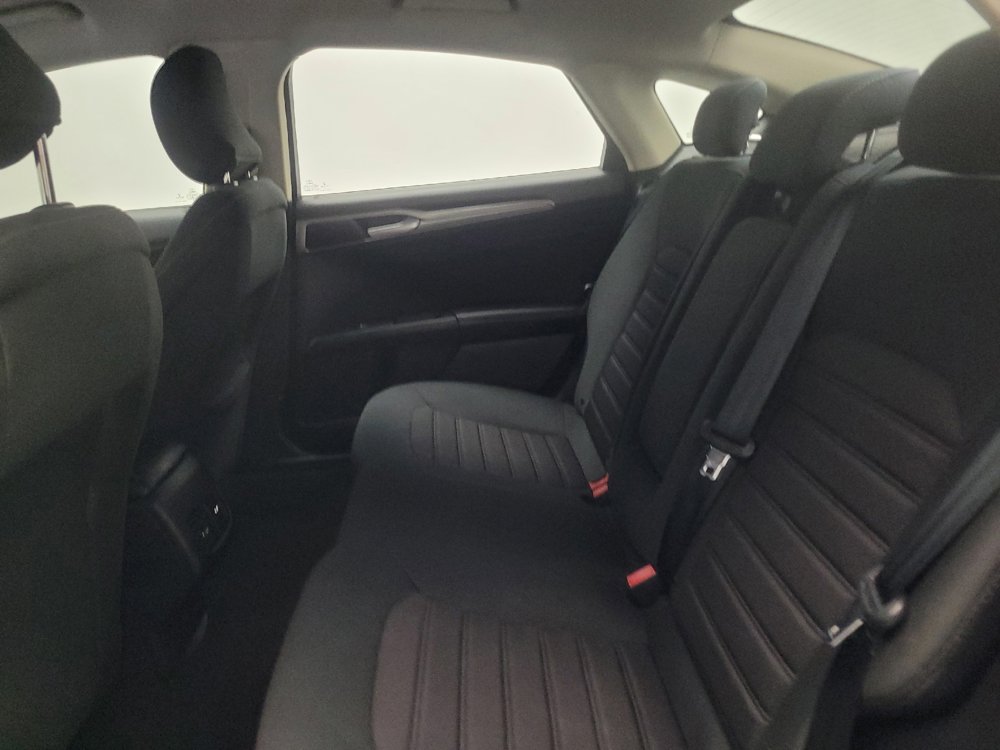 Used 2019 Ford Fusion SE FWD image 18