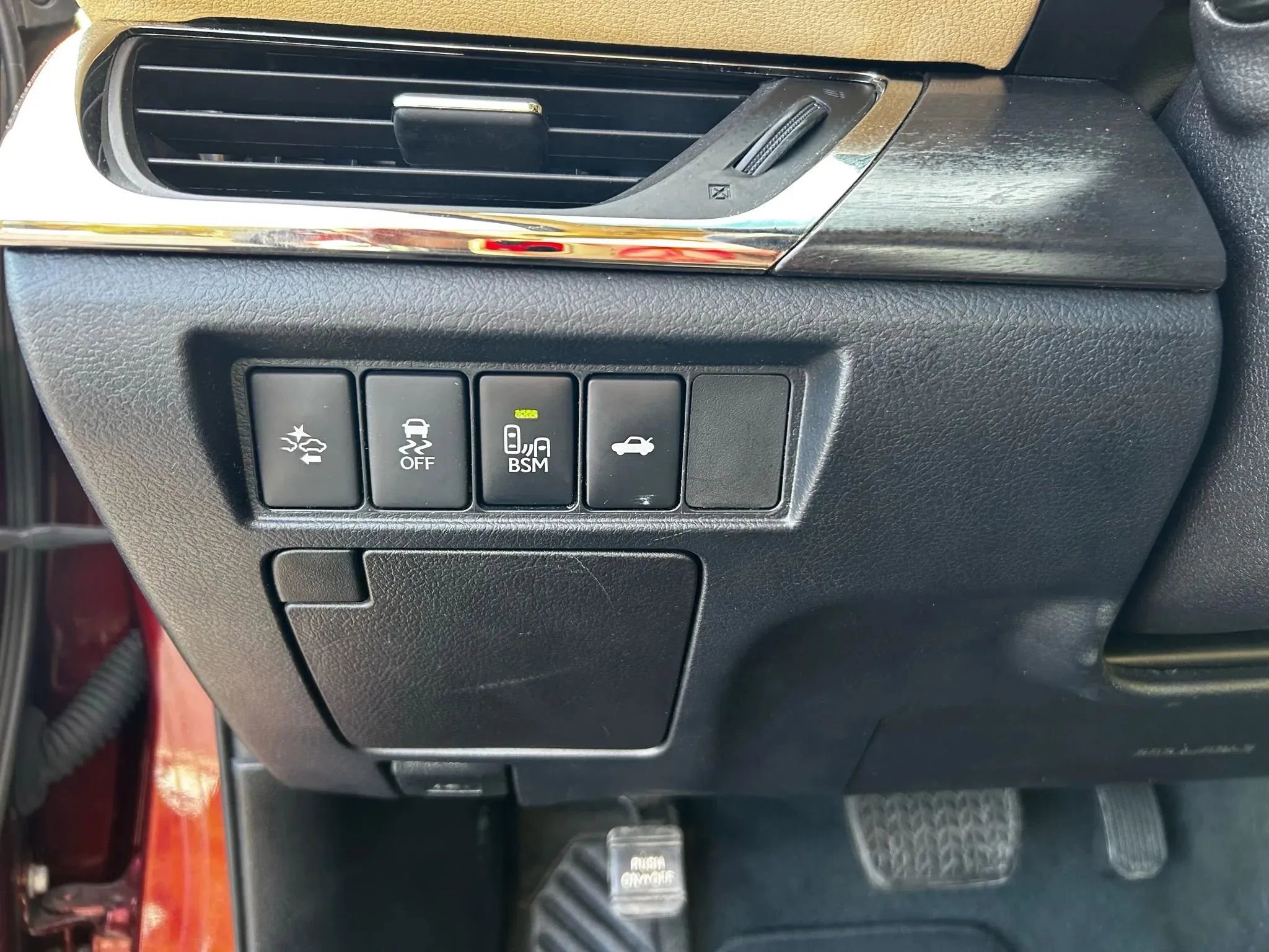 Used 2018 Toyota Avalon XLE Premium image 9