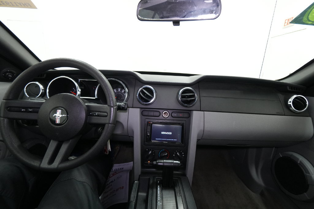 Used 2005 Ford Mustang Convertible RWD image 22