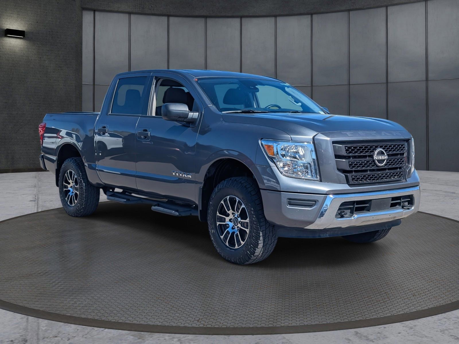 Used 2024 Nissan Titan SV image 8