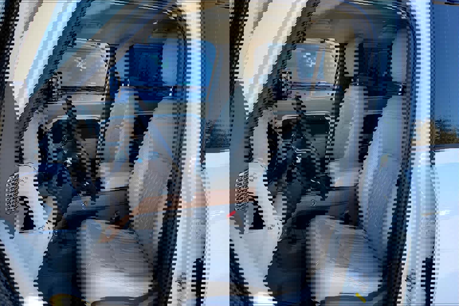 Used 2020 Land Rover Defender 110 SE image 8