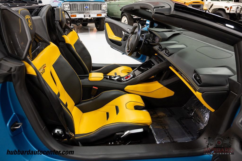 Used 2020 Lamborghini Huracan EVO image 25