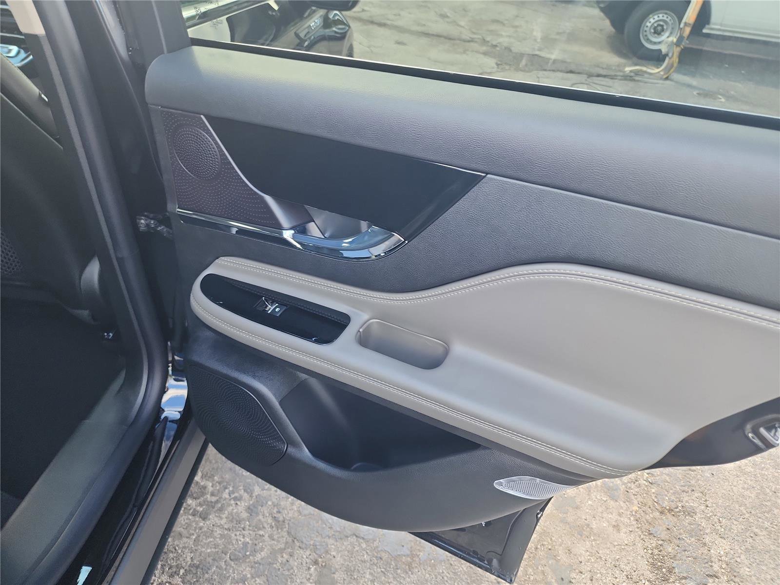 New 2026 Lincoln Corsair Premiere image 23