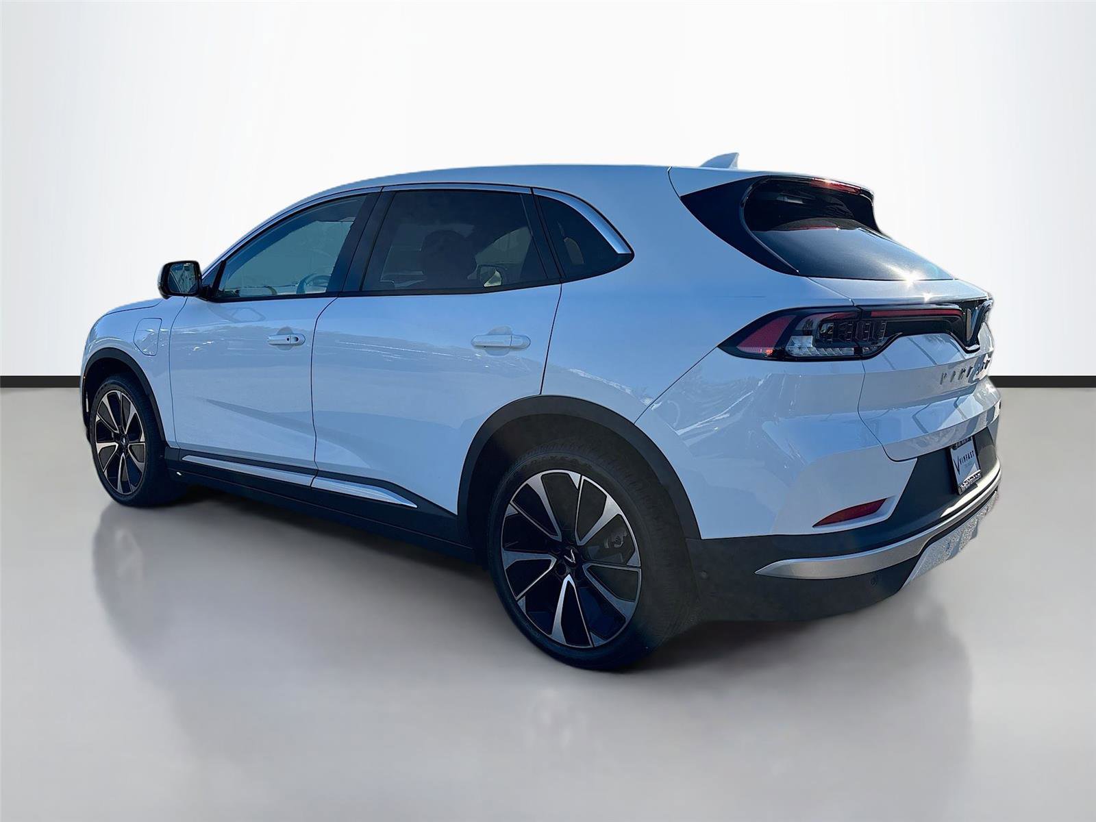 New 2025 VinFast VF 8 Plus image 5