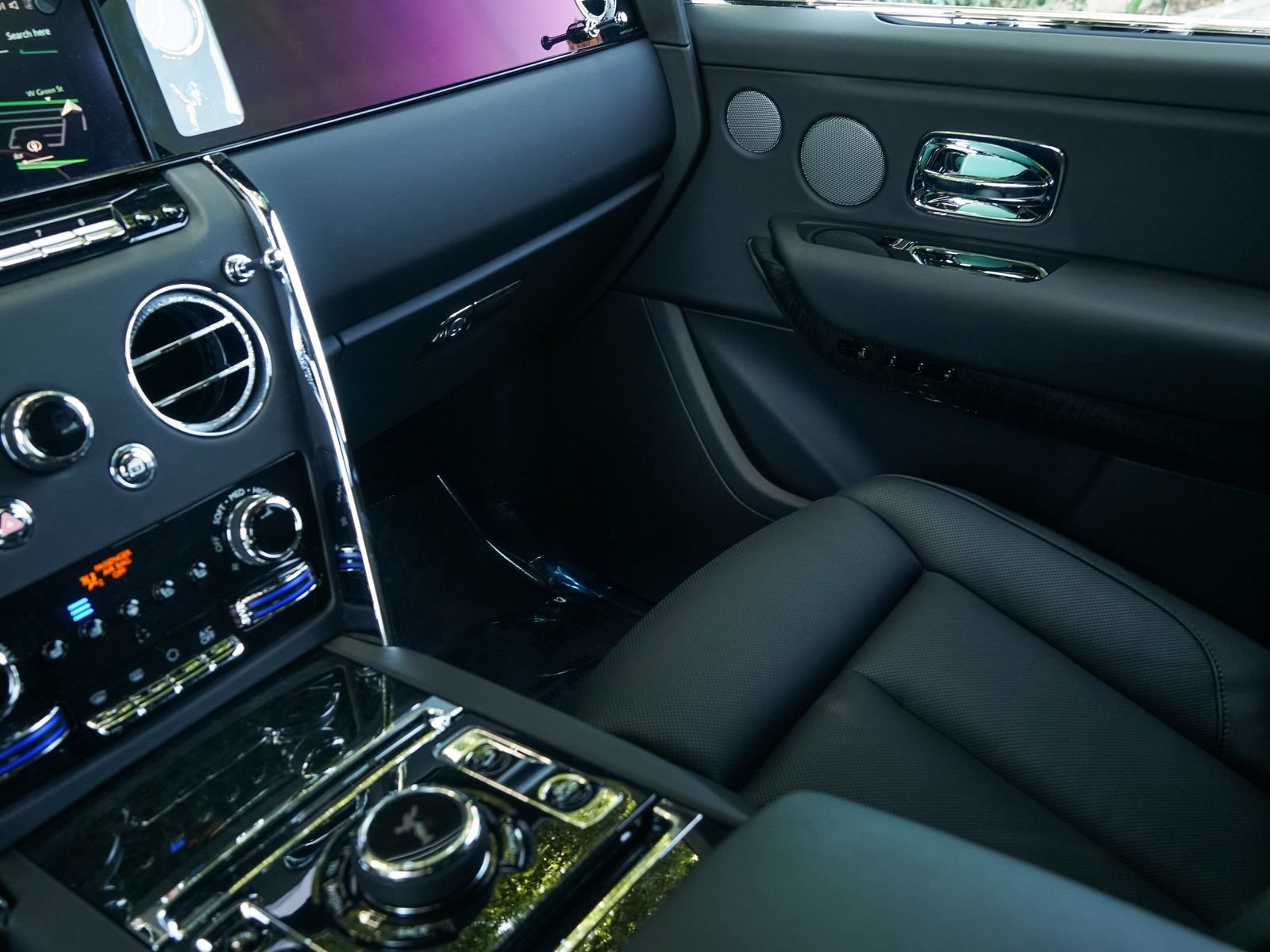 New 2027 Rolls-Royce Cullinan AWD/4WD image 17
