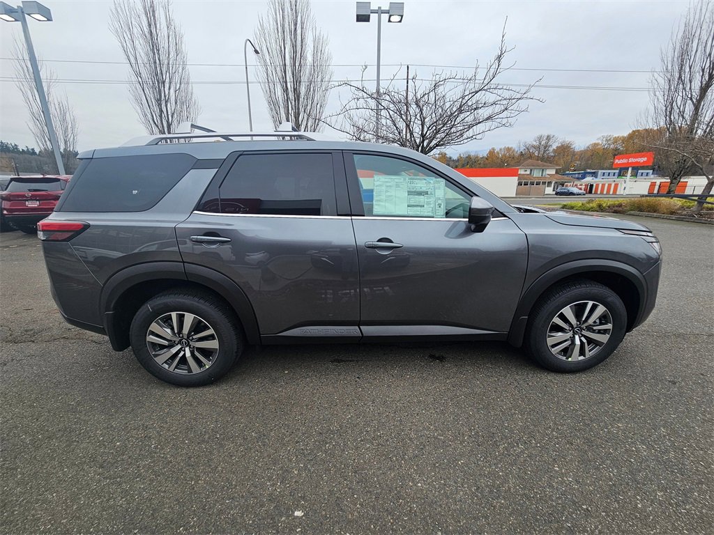 New 2025 Nissan Pathfinder SL image 3