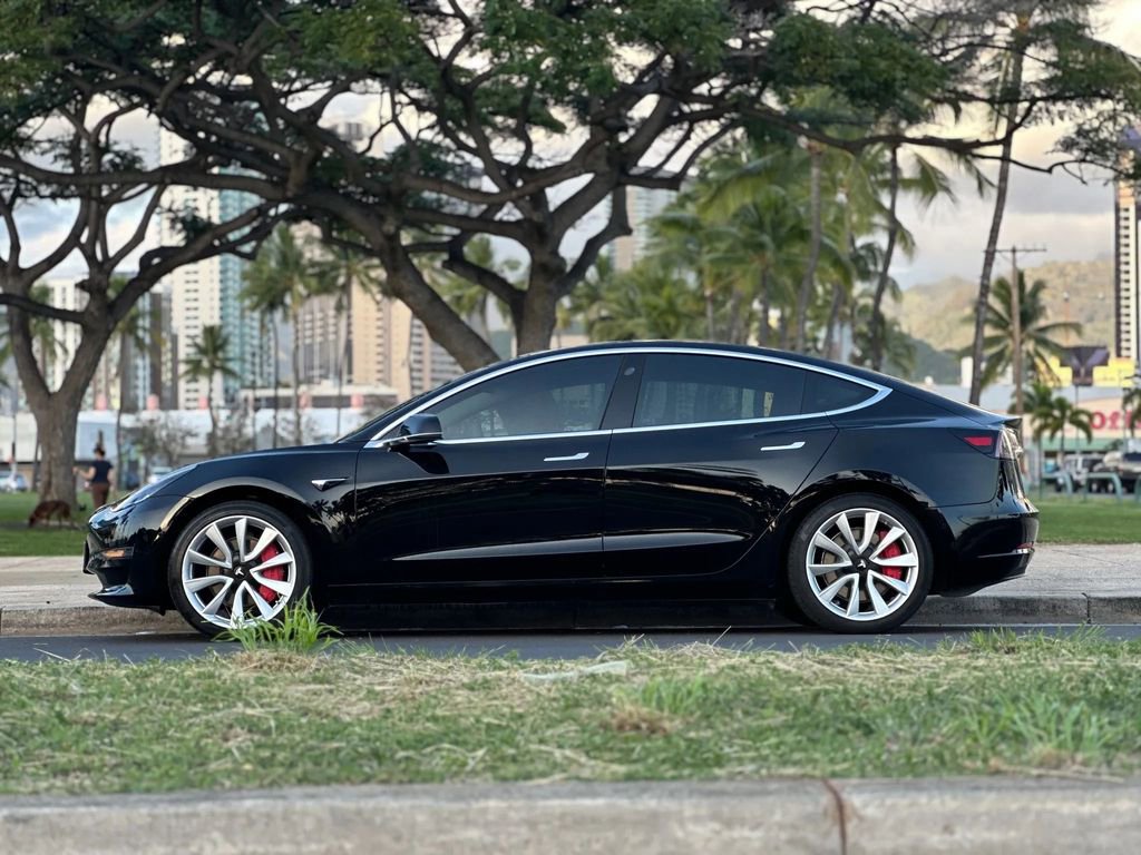Used 2019 Tesla Model 3 Standard Range image 2