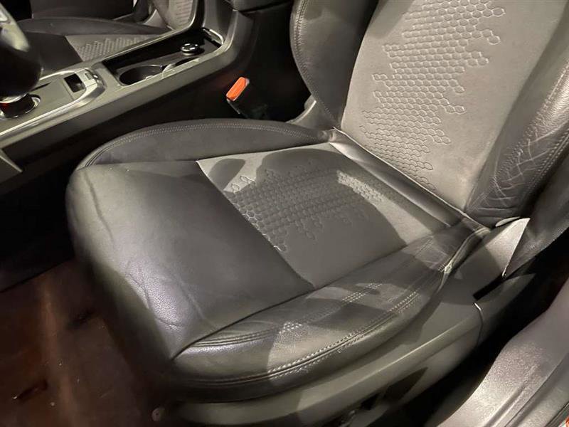 Used 2018 Land Rover Discovery Sport SE image 19