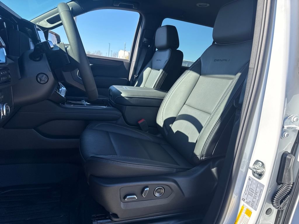 New 2026 GMC Yukon XL Denali w/ LPO, Floor Liner Package AWD/4WD image 17
