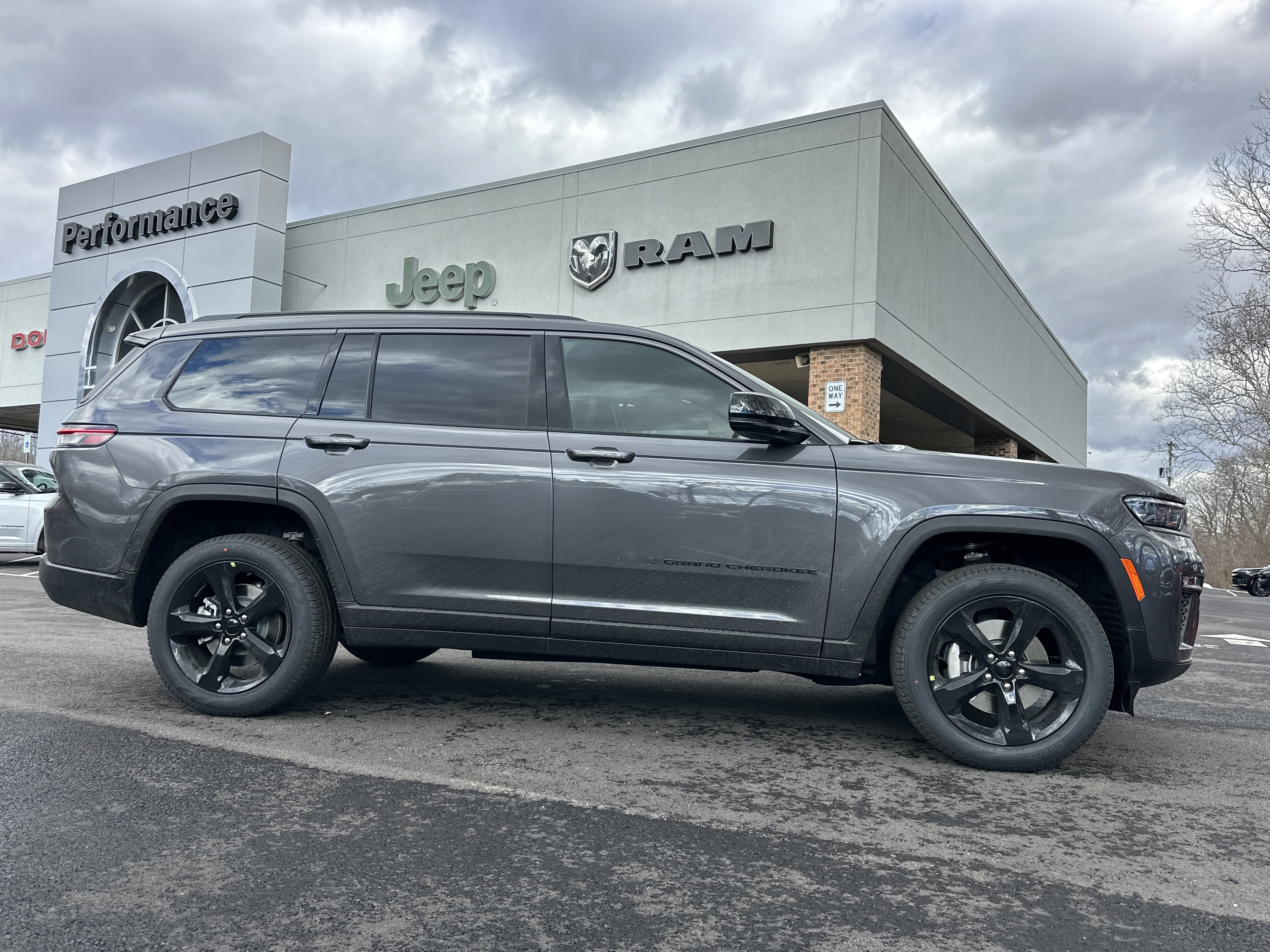New 2026 Jeep Grand Cherokee L Limited w/ Limited Altitude Package image 18
