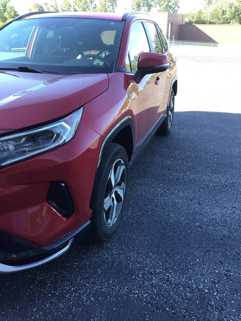 Used 2021 Toyota RAV4 SE w/ Weather & Moonroof Package AWD/4WD image 2
