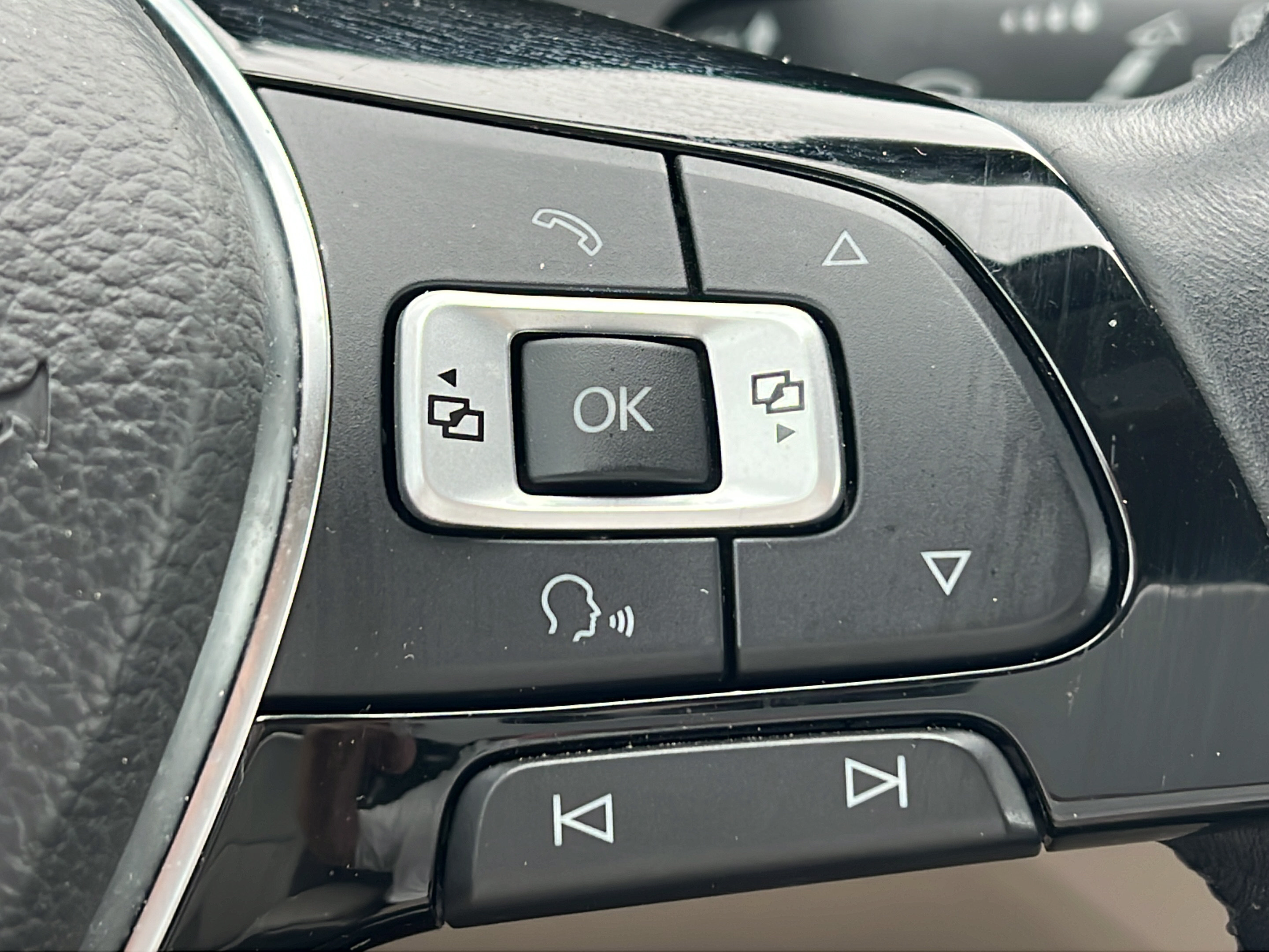 Used 2018 Volkswagen Atlas SEL FWD image 22