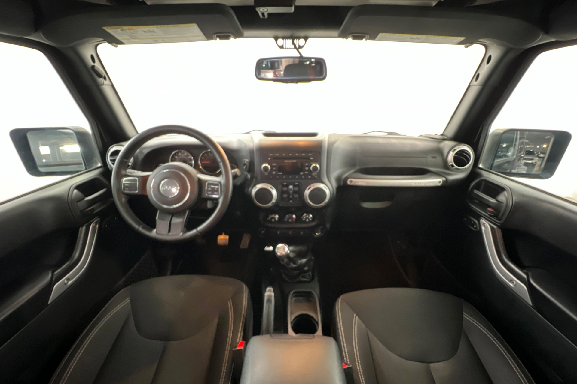 Used 2016 Jeep Wrangler Unlimited Rubicon w/ Max Tow Package AWD/4WD image 9