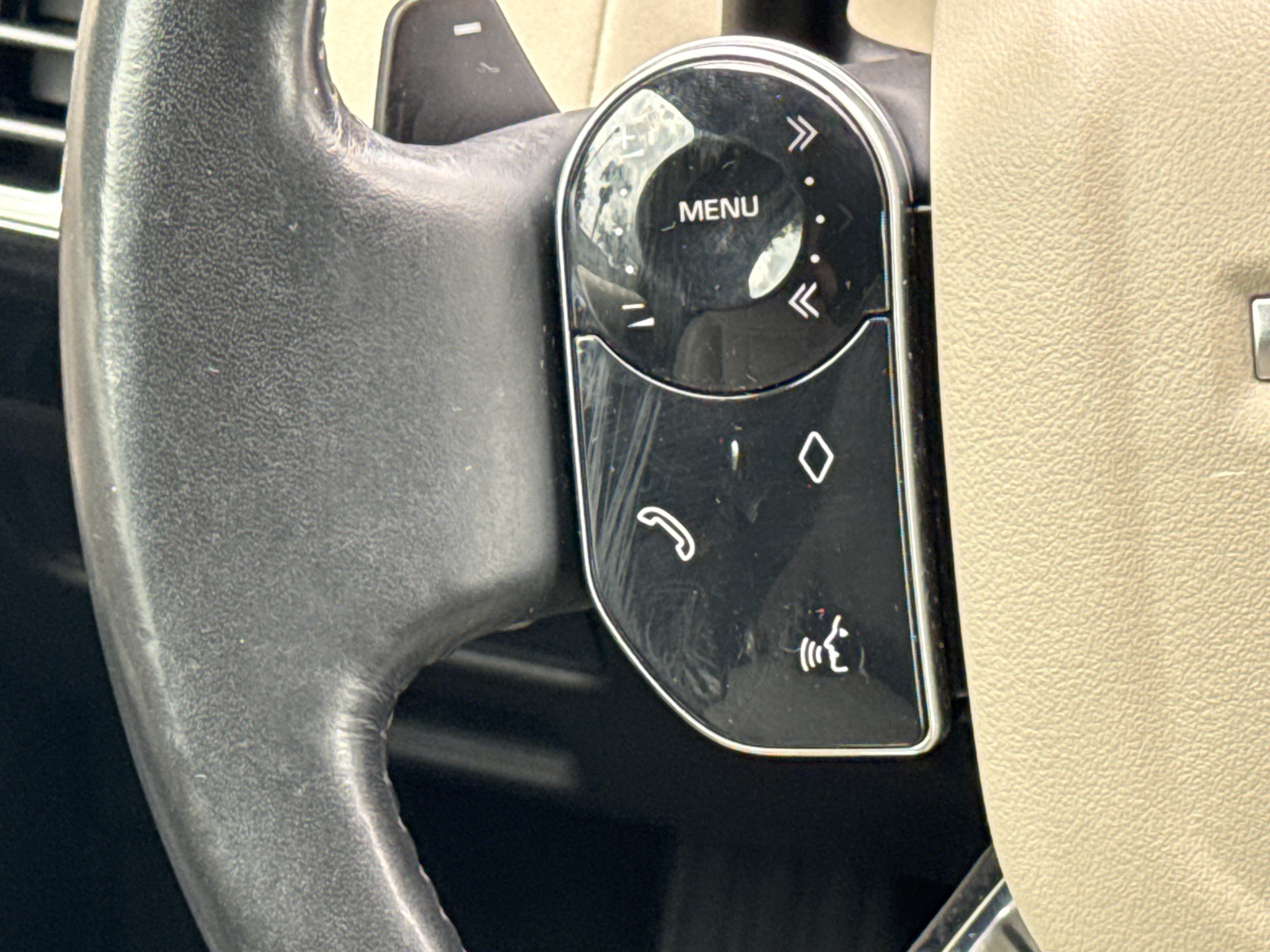 Used 2020 Land Rover Discovery Landmark AWD/4WD image 18