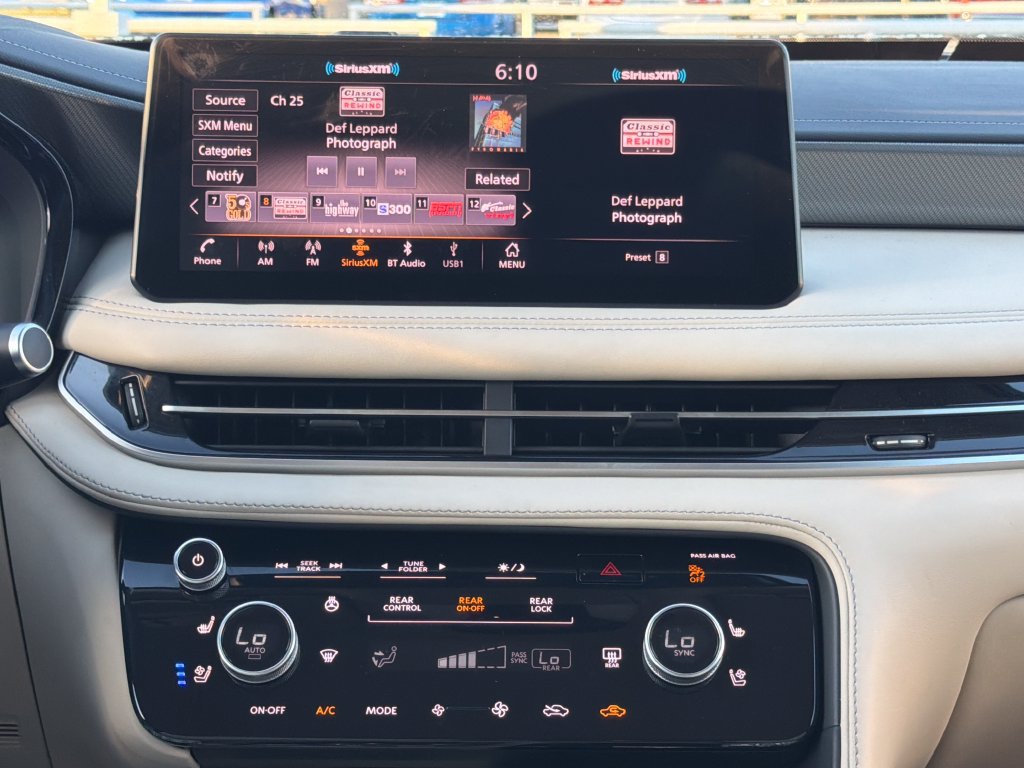 Used 2024 INFINITI QX60 Luxe w/ Performance Audio Package FWD image 21