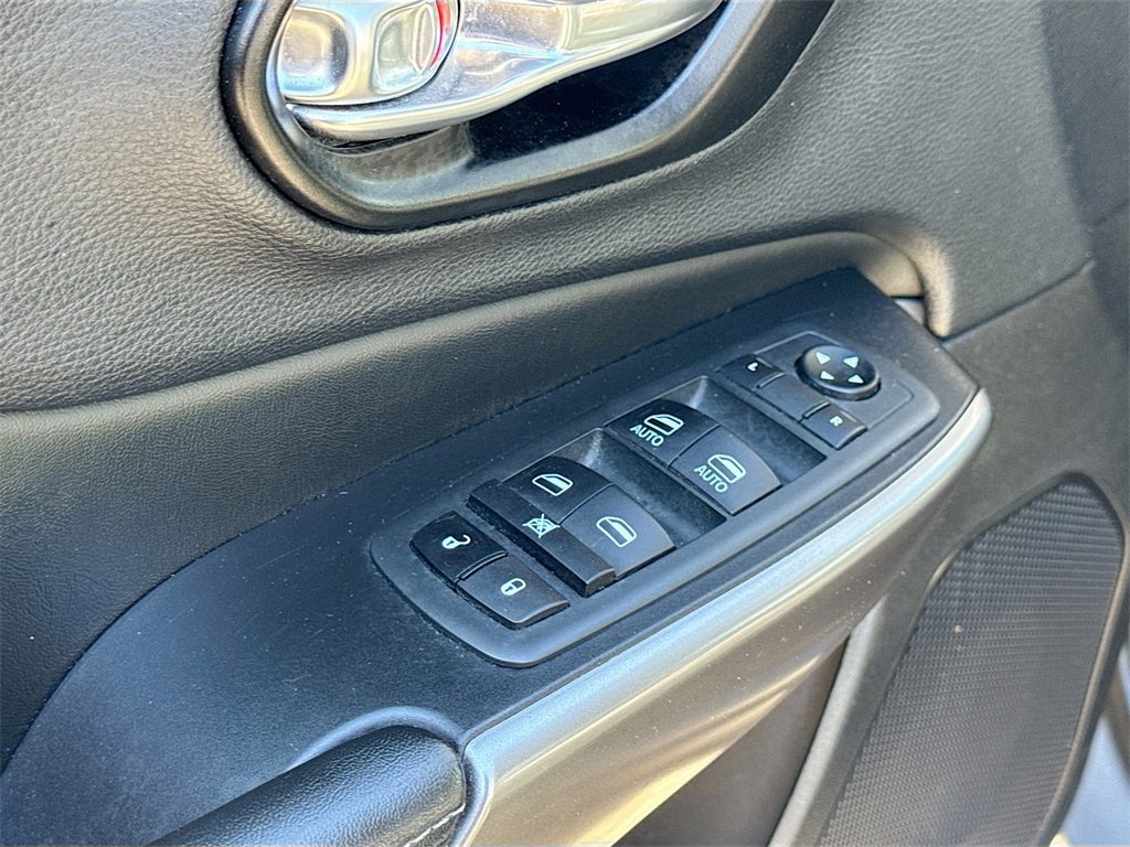 Used 2021 Jeep Cherokee Latitude Lux w/ Comfort/Convenience Group image 17