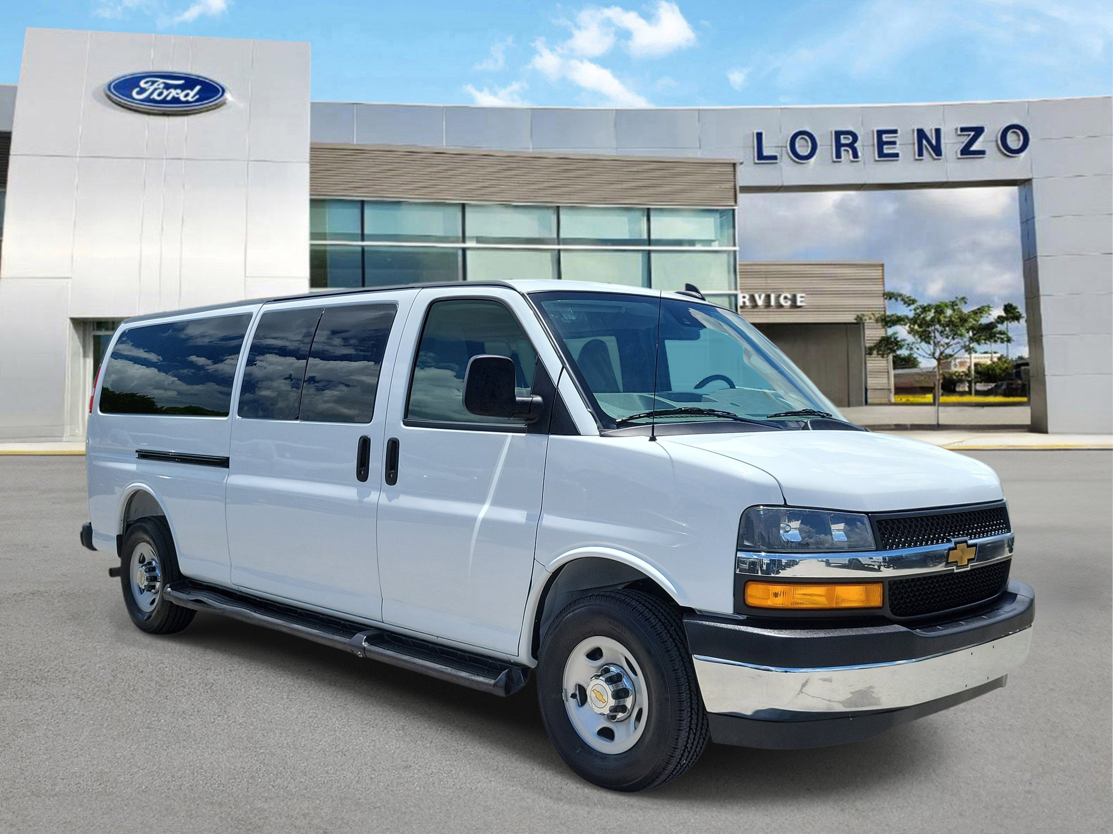 Used 2025 Chevrolet Express 3500 LT w/ LT Preferred Equipment Group RWD image 3