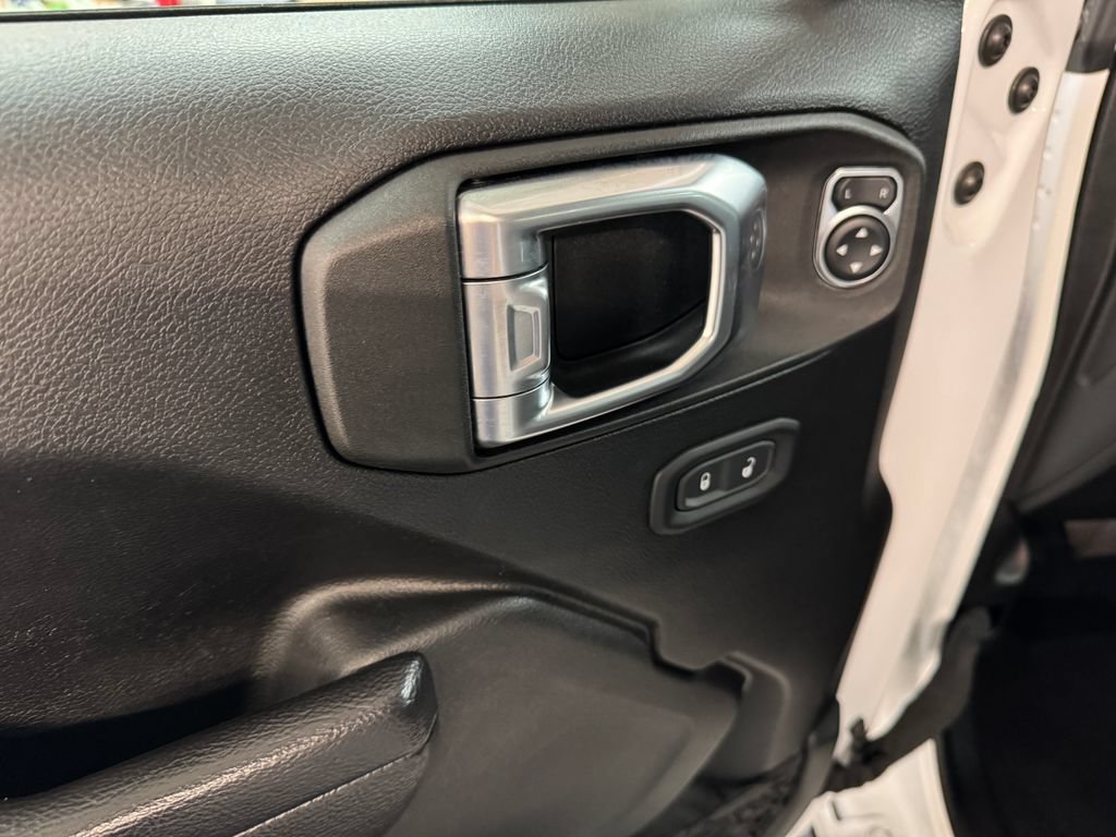 Used 2022 Jeep Gladiator Sport AWD/4WD image 13