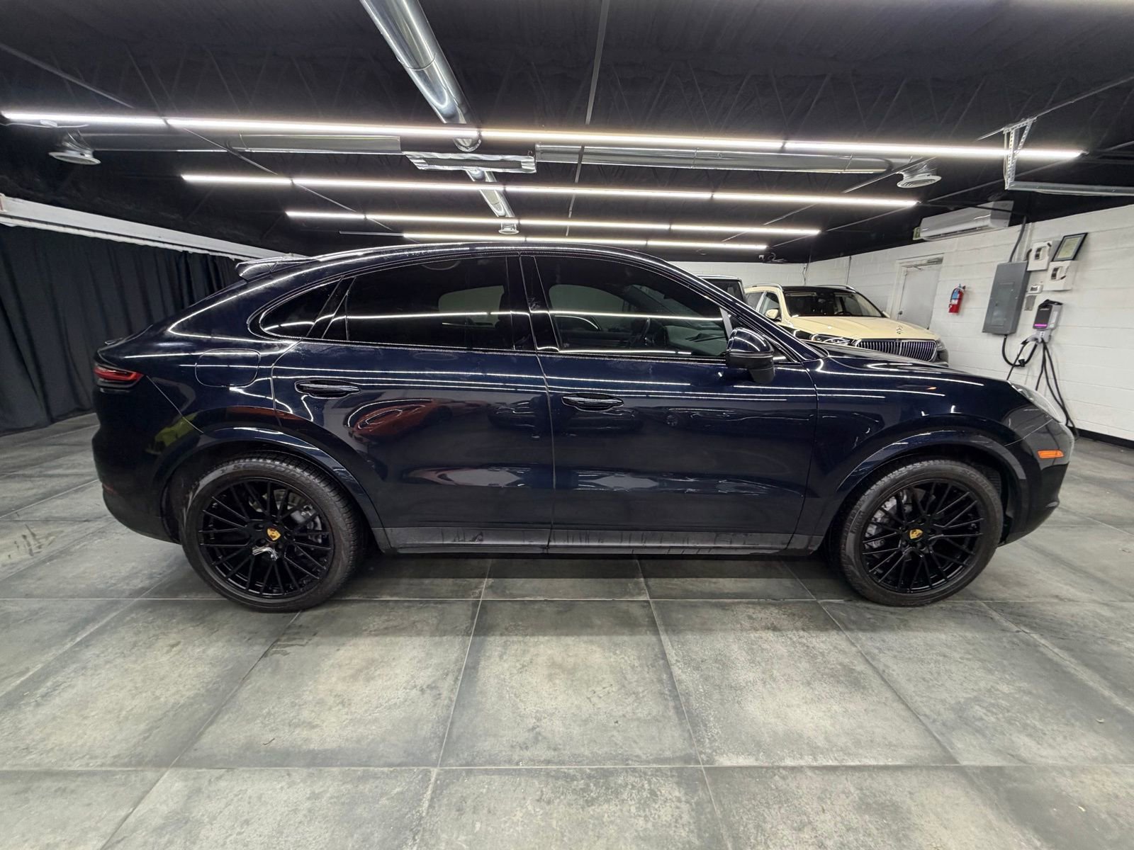 Used 2023 Porsche Cayenne Coupe image 8