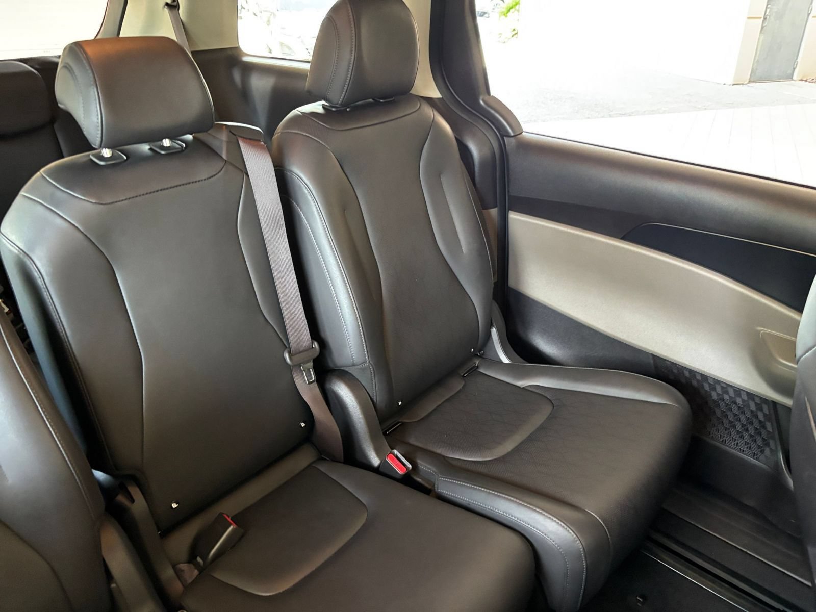 Used 2026 Kia Carnival FWD image 35