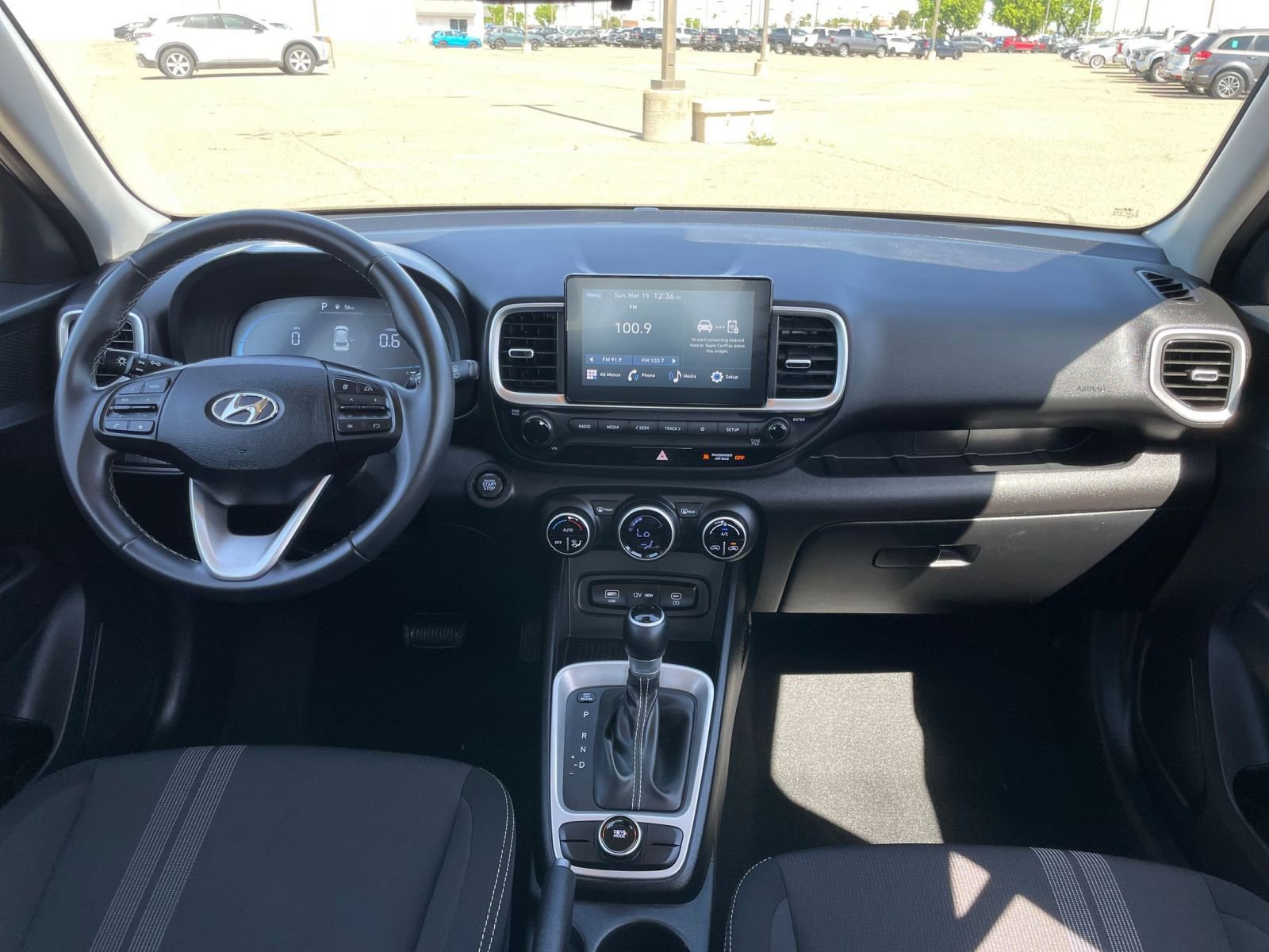 Used 2025 Hyundai Venue SEL image 34