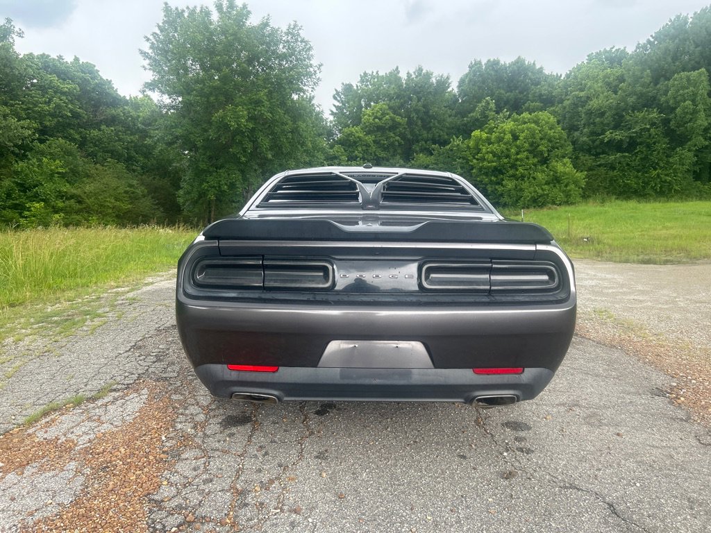Used 2015 Dodge Challenger SXT RWD image 4