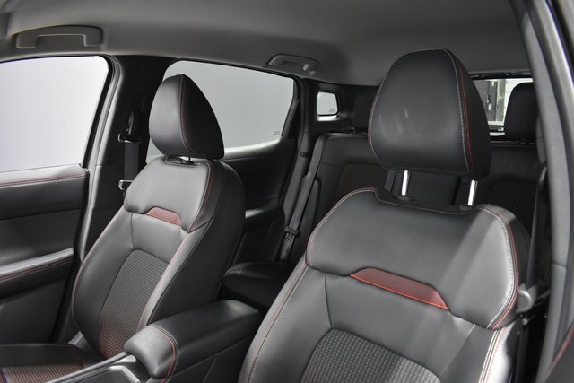 Certified 2025 Nissan Kicks SR image 16