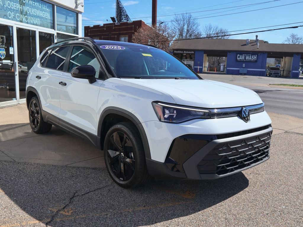 Certified 2025 Volkswagen Taos SE FWD image 7