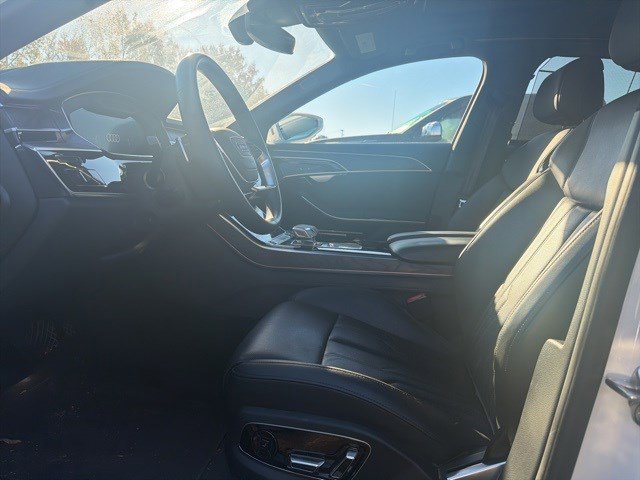 Used 2022 Audi A8 L 3.0T image 3