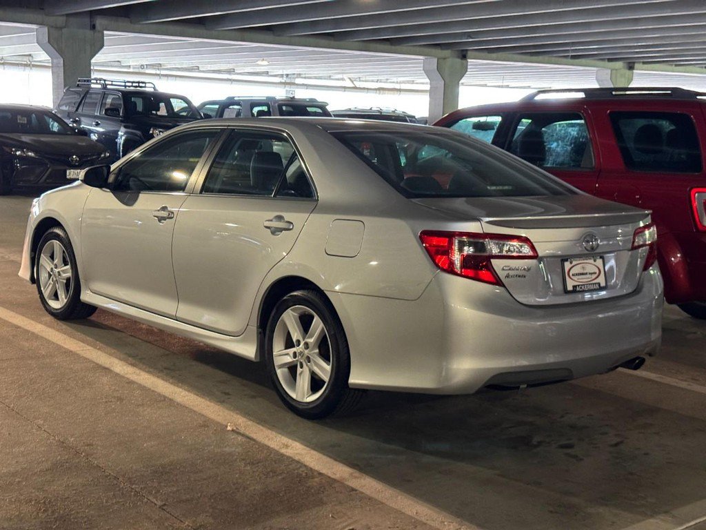 Used 2013 Toyota Camry SE image 2