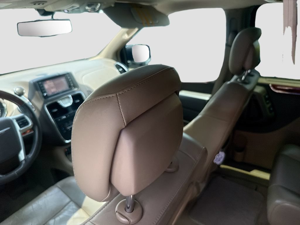 Used 2013 Chrysler Town & Country Limited w/ Luxury Group FWD image 26
