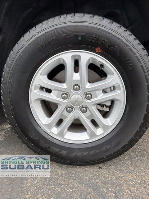 Used 2025 Jeep Grand Cherokee Laredo w/ Luxury Tech Group I image 64