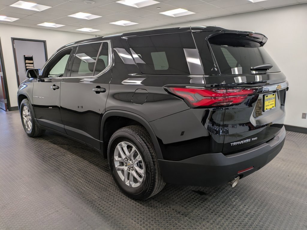 Used 2022 Chevrolet Traverse LS image 6