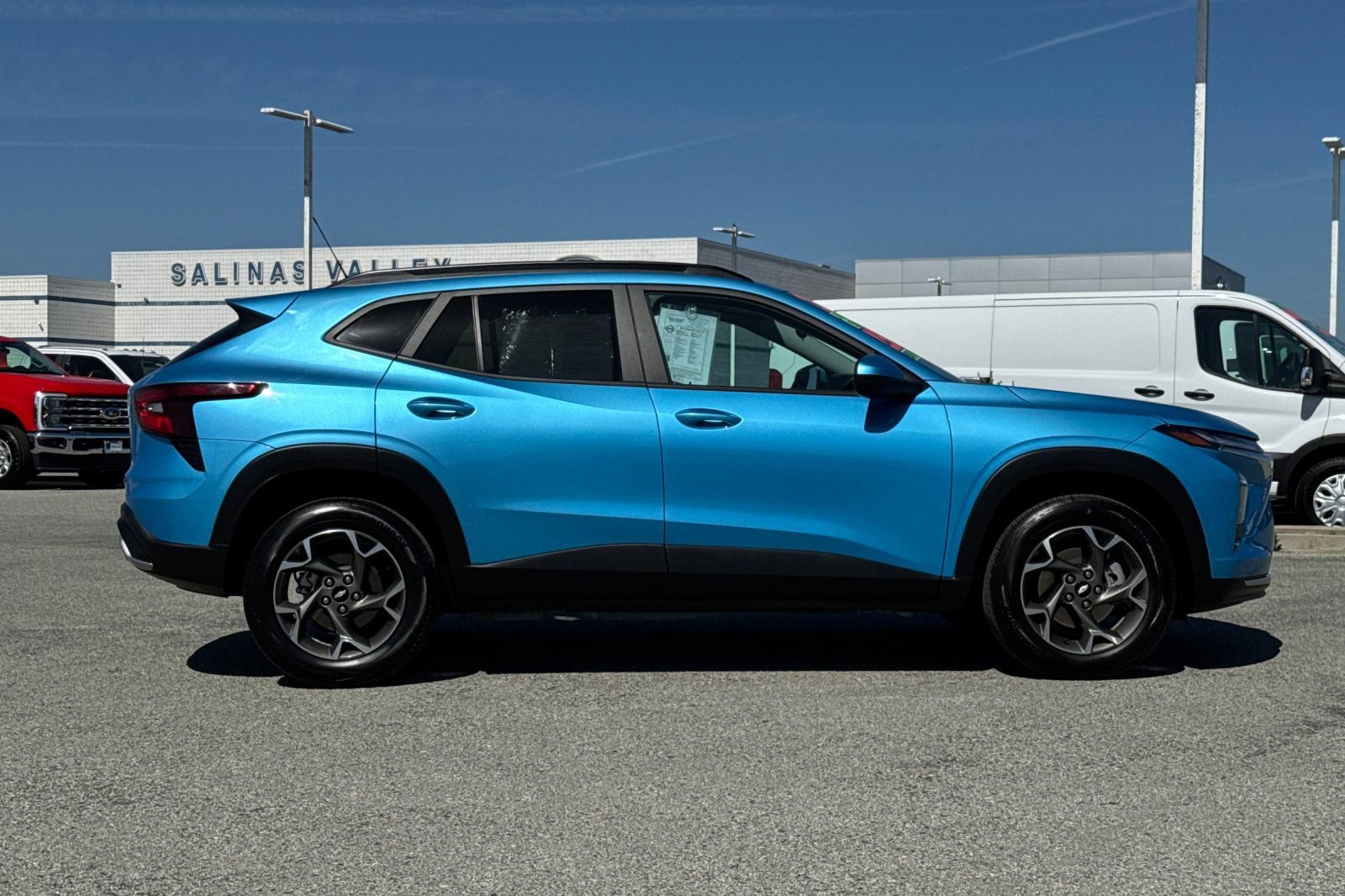 Used 2025 Chevrolet Trax LT FWD image 3